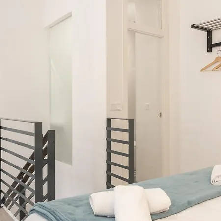 Acanthus Apartment *